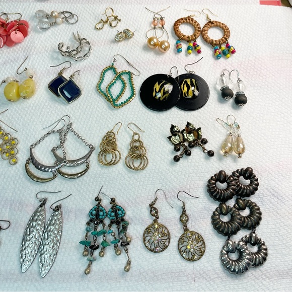 Large Lot of Earrings, 60 pairs - Picture 3 of 13